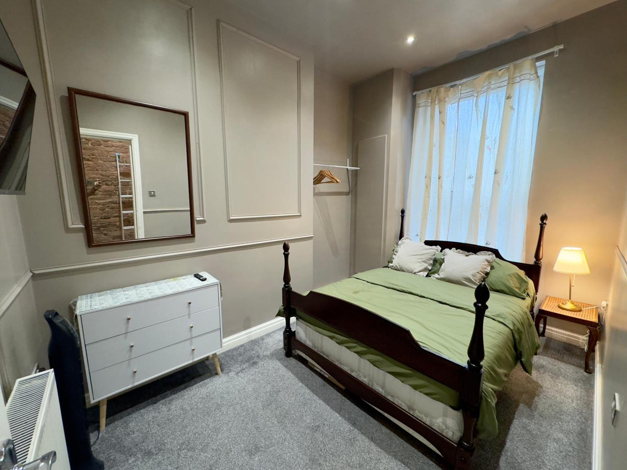 8 Guest Fusion 2 Min Lime St * Liverpool